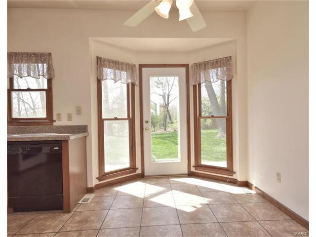 1047 Johanna Dr, Ballwin, MO 63021 photo 10
