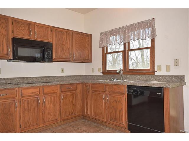1047 Johanna Dr, Ballwin, MO 63021 photo 8