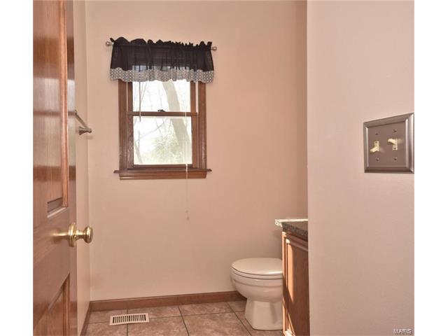 1047 Johanna Dr, Ballwin, MO 63021 photo 12