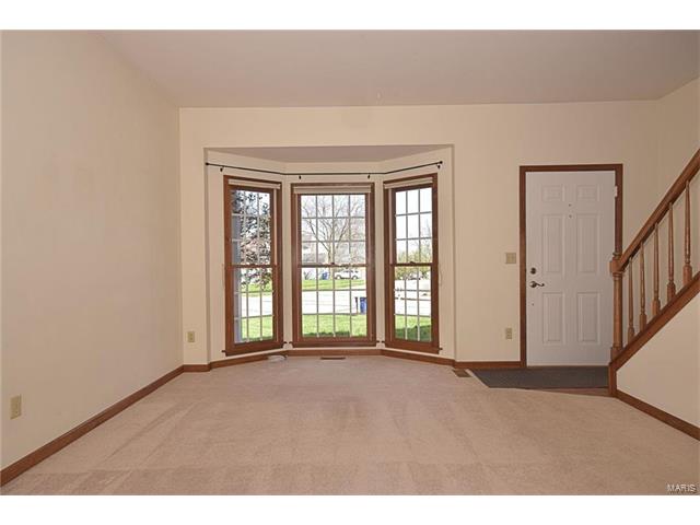 1047 Johanna Dr, Ballwin, MO 63021 photo 3