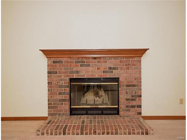 1047 Johanna Dr, Ballwin, MO 63021 photo 6