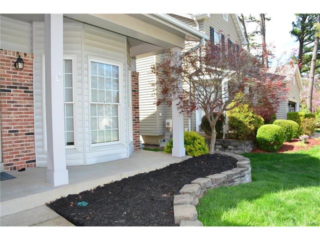 1047 Johanna Dr, Ballwin, MO 63021 photo 2