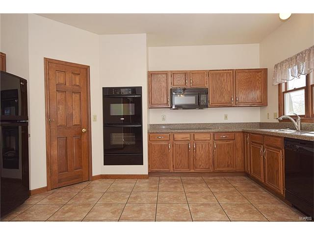 1047 Johanna Dr, Ballwin, MO 63021 photo 7