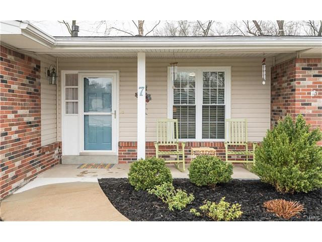 7 Amitie Ln, Ballwin, MO 63011 photo 2