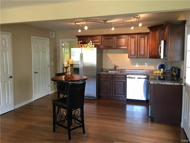 212 Drewel Ct, Eureka, MO 63025 photo 4