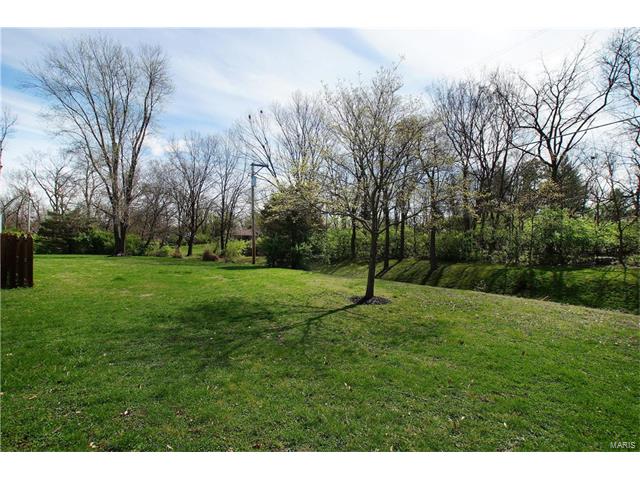 914 Kent Ct, Ballwin, MO 63011 photo 41