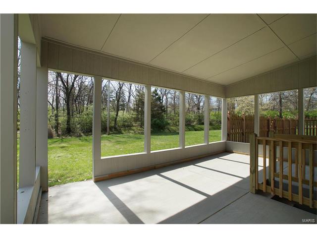 914 Kent Ct, Ballwin, MO 63011 photo 35