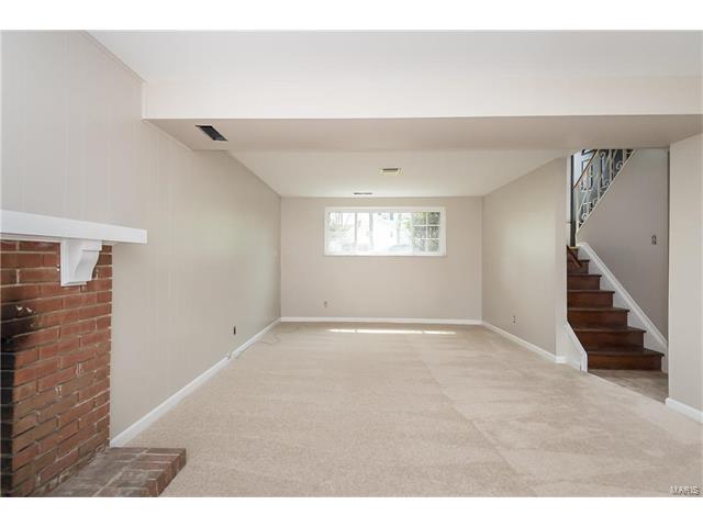 1107 Briarhurst Dr, Ballwin, MO 63021 photo 14