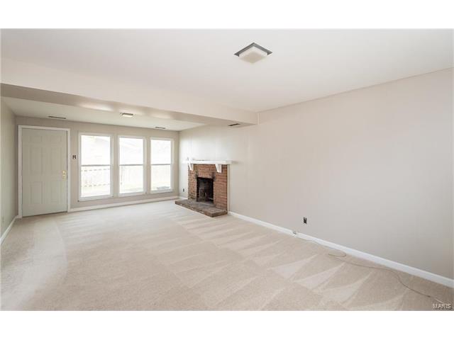 1107 Briarhurst Dr, Ballwin, MO 63021 photo 16