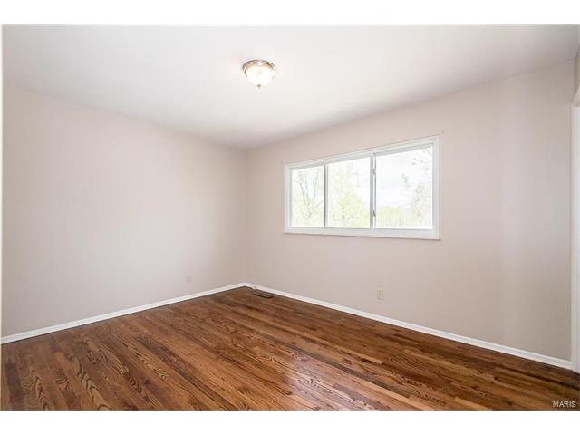 1107 Briarhurst Dr, Ballwin, MO 63021 photo 9