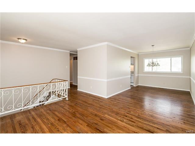 1107 Briarhurst Dr, Ballwin, MO 63021 photo 5