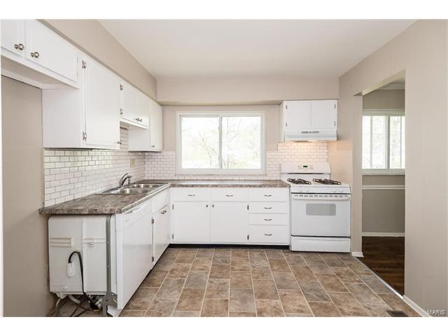 1107 Briarhurst Dr, Ballwin, MO 63021 photo 7