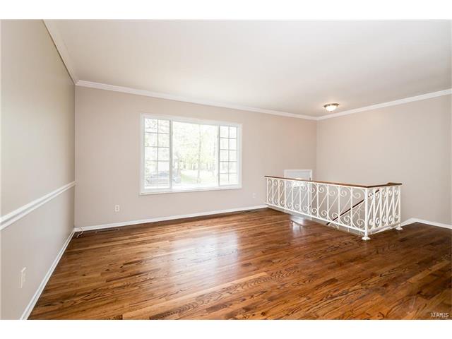 1107 Briarhurst Dr, Ballwin, MO 63021 photo 4