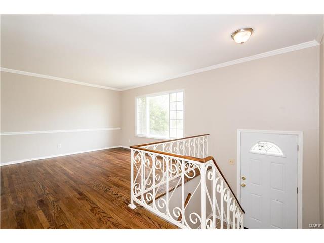 1107 Briarhurst Dr, Ballwin, MO 63021 photo 3