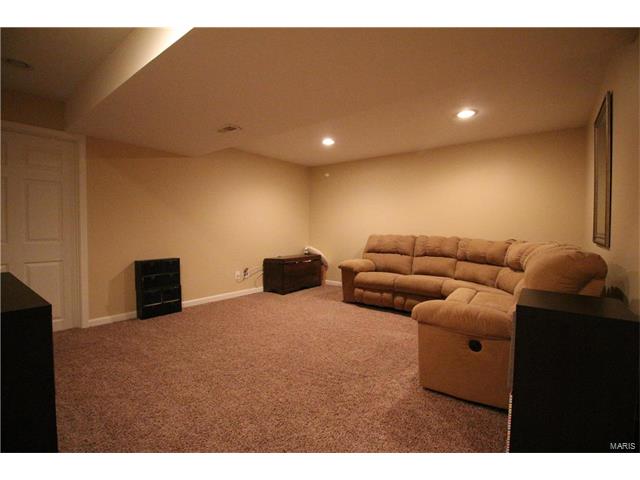 724 Hyde Dr, O'fallon, MO 63366 photo 13
