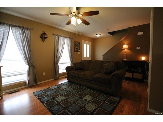 724 Hyde Dr, O'fallon, MO 63366 photo 4