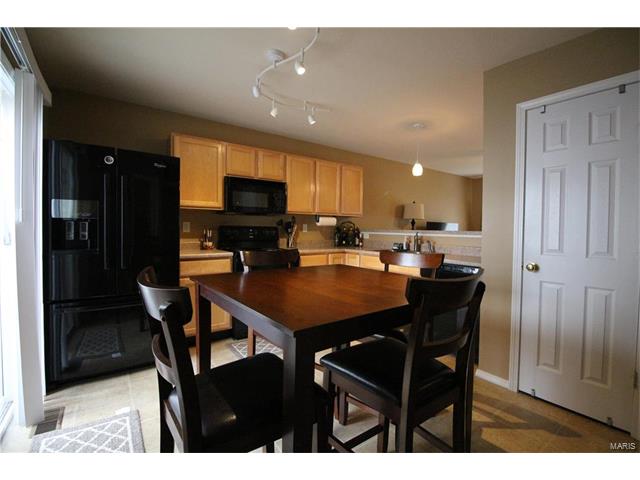 724 Hyde Dr, O'fallon, MO 63366 photo 6