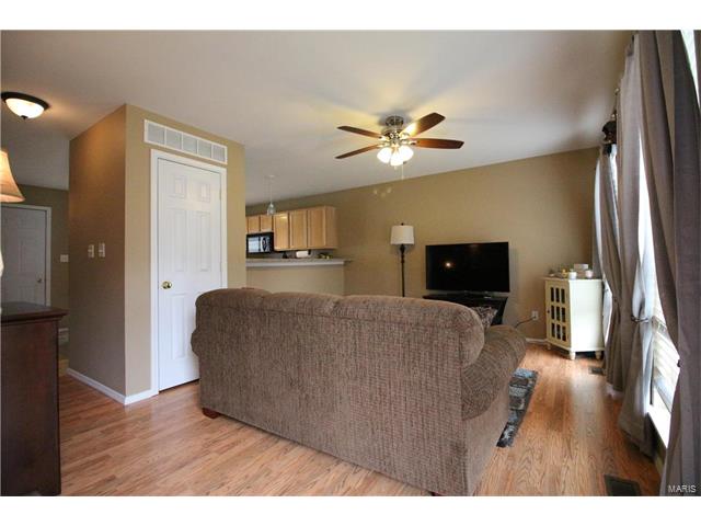 724 Hyde Dr, O'fallon, MO 63366 photo 2