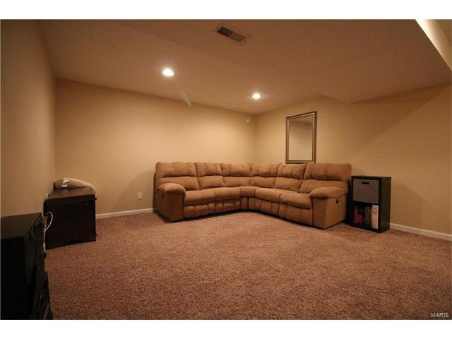 724 Hyde Dr, O'fallon, MO 63366 photo 14