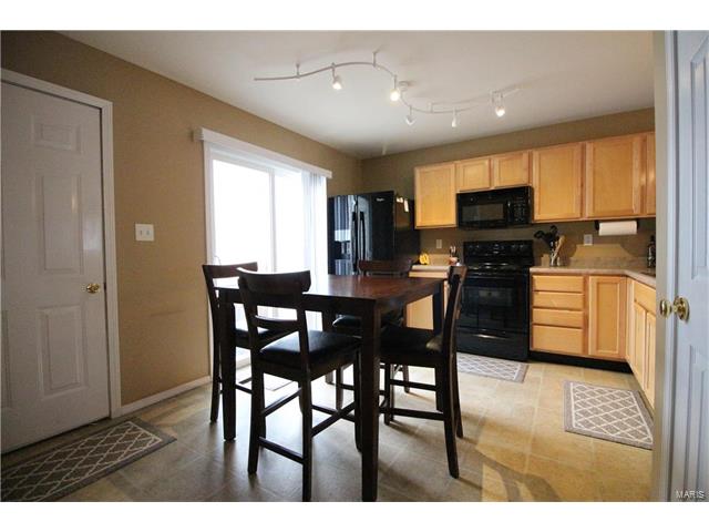 724 Hyde Dr, O'fallon, MO 63366 photo 5