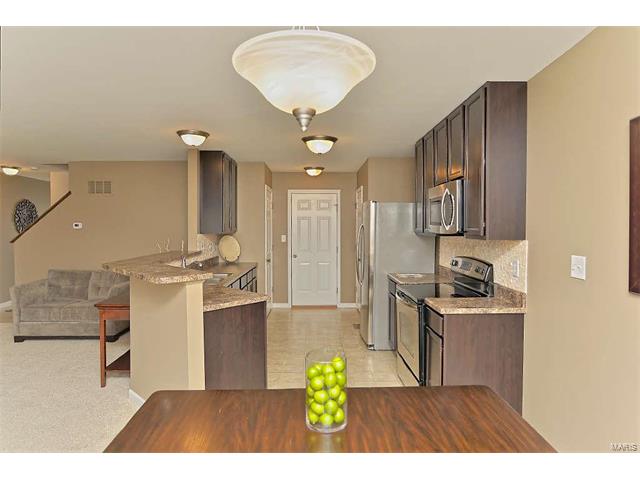 326 Wild Oak Dr, O'fallon, MO 63368 photo 5