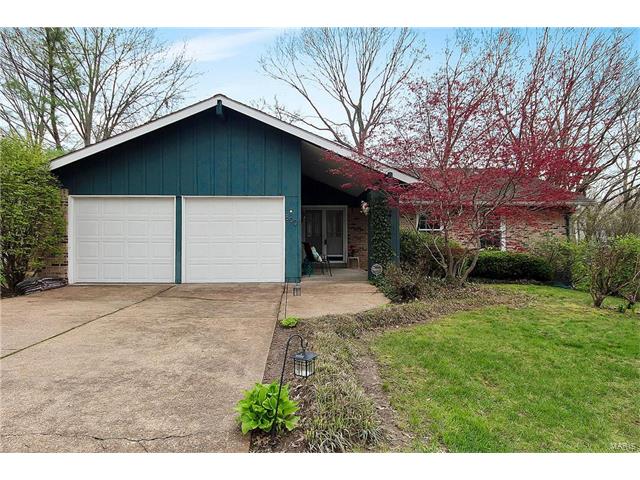 800 Paquerette Ct, Ballwin, MO 63021 photo 2