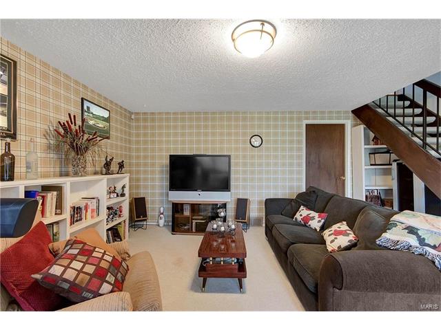 800 Paquerette Ct, Ballwin, MO 63021 photo 17