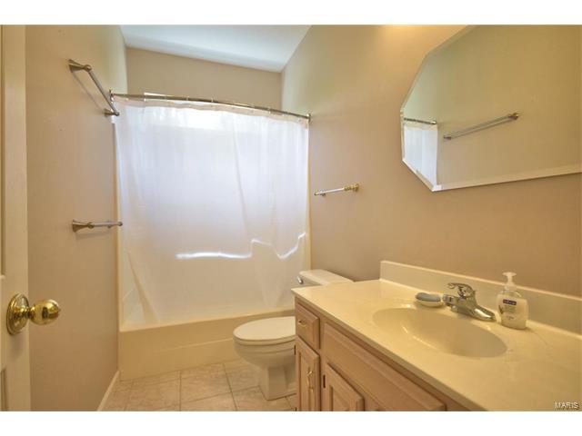 816 Hanna Ct, Ballwin, MO 63021 photo 21