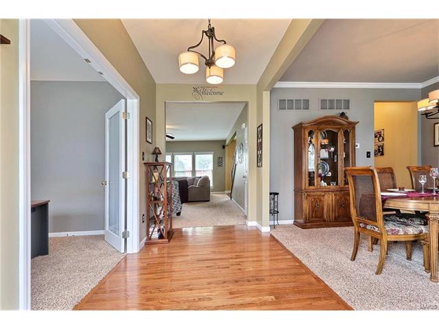 391 Buckhurst Dr, Ballwin, MO 63021 photo 2