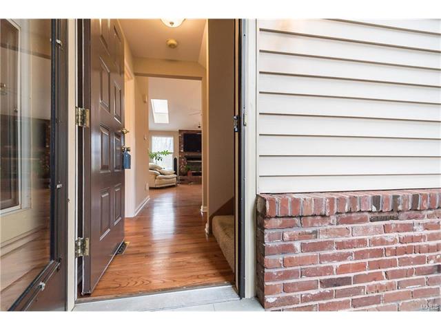 1264 Meadow Knoll Ct, Ballwin, MO 63021 photo 4