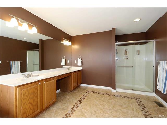 939 Castle Pines Dr, Ballwin, MO 63021 photo 22