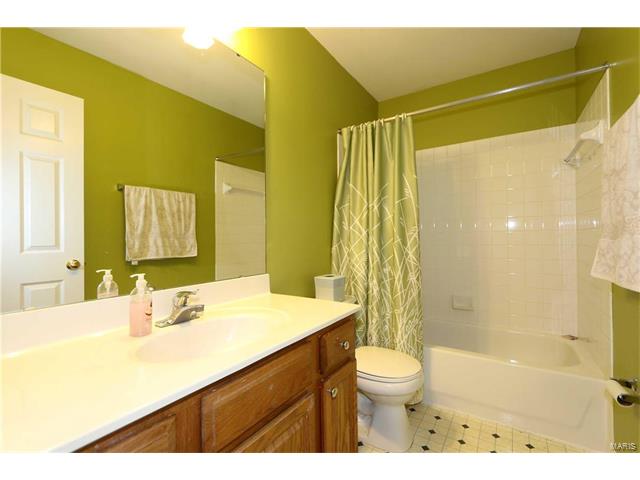 939 Castle Pines Dr, Ballwin, MO 63021 photo 27