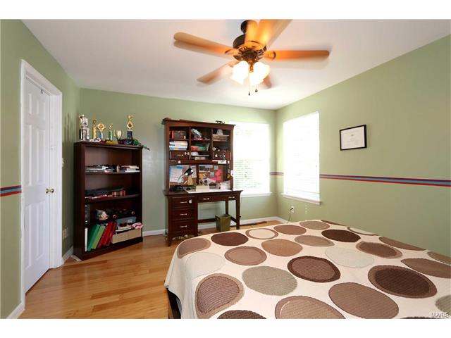 939 Castle Pines Dr, Ballwin, MO 63021 photo 25