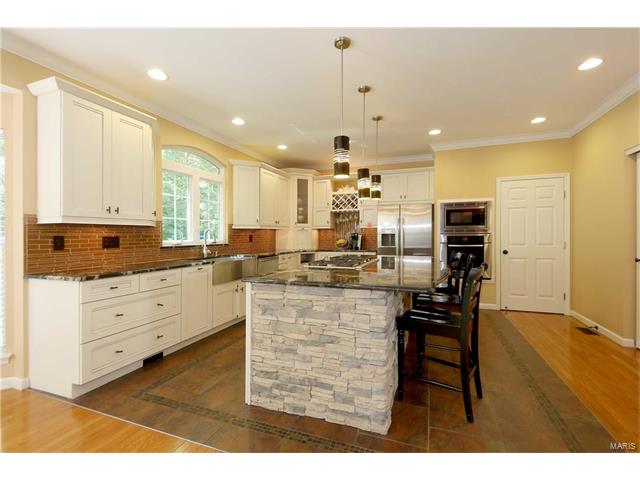 939 Castle Pines Dr, Ballwin, MO 63021 photo 14