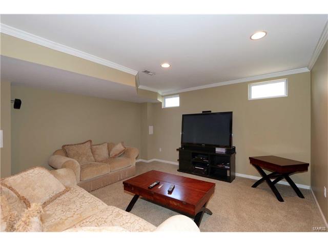 939 Castle Pines Dr, Ballwin, MO 63021 photo 28