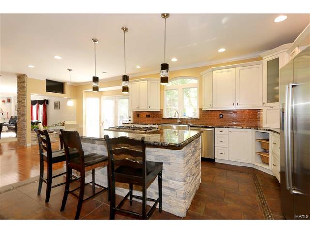 939 Castle Pines Dr, Ballwin, MO 63021 photo 13