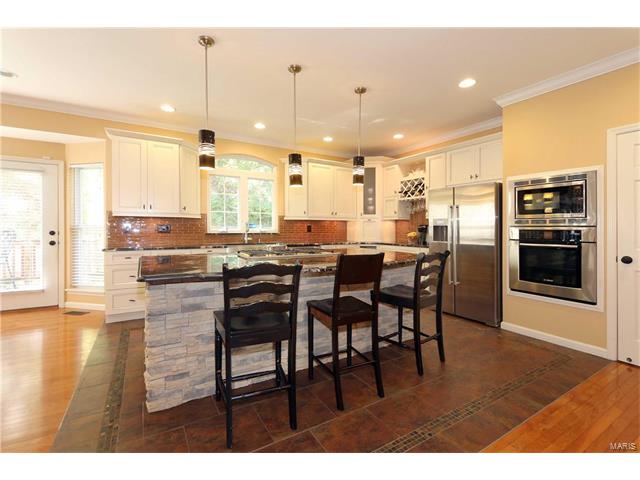 939 Castle Pines Dr, Ballwin, MO 63021 photo 15