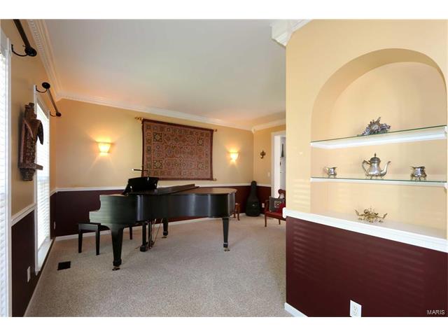 939 Castle Pines Dr, Ballwin, MO 63021 photo 5