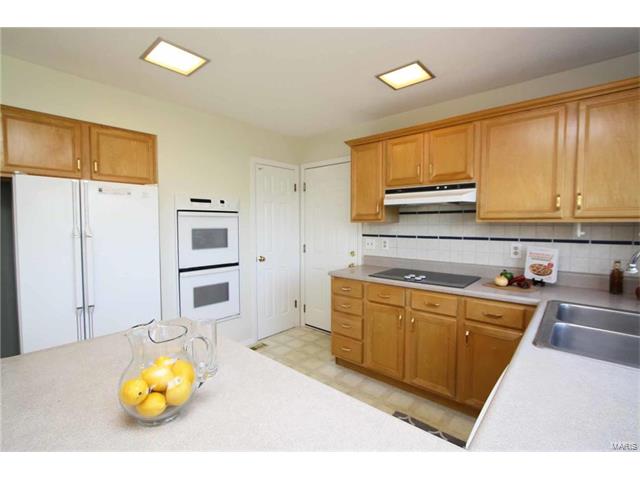 13268 Windygate Ln, Saint Louis, MO 63146 photo 8