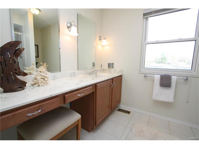 13268 Windygate Ln, Saint Louis, MO 63146 photo 16
