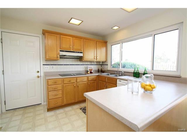 13268 Windygate Ln, Saint Louis, MO 63146 photo 7