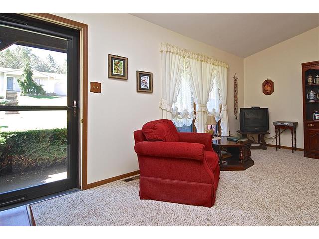 113 Hickory Hill Dr, Eureka, MO 63025 photo 4