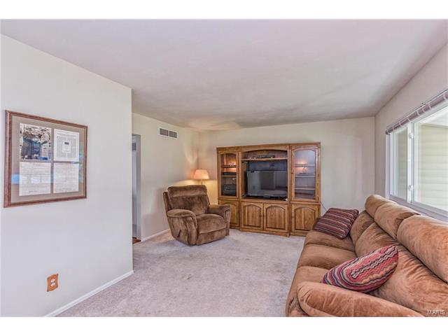 2 Timberleigh, Ballwin, MO 63021 photo 6
