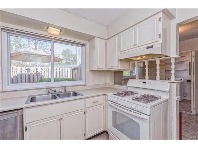 2 Timberleigh, Ballwin, MO 63021 photo 12