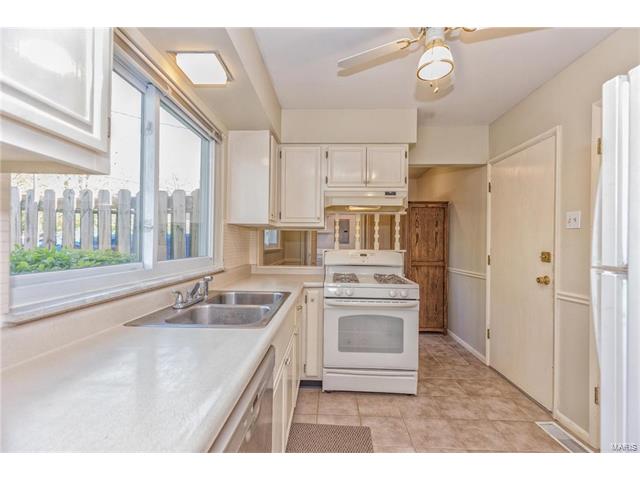 2 Timberleigh, Ballwin, MO 63021 photo 10