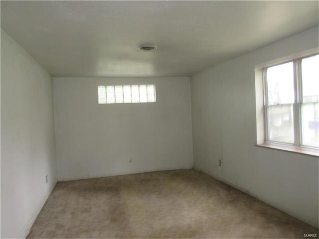 533 Ford Dr, Saint Louis, MO 63135 photo 2