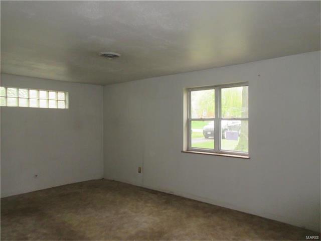 533 Ford Dr, Saint Louis, MO 63135 photo 5