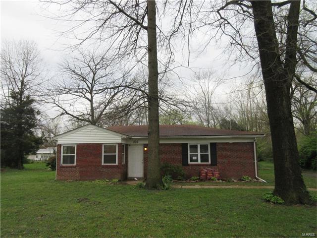 533 Ford Dr, Saint Louis, MO 63135 photo 1