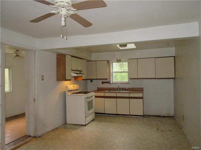533 Ford Dr, Saint Louis, MO 63135 photo 3