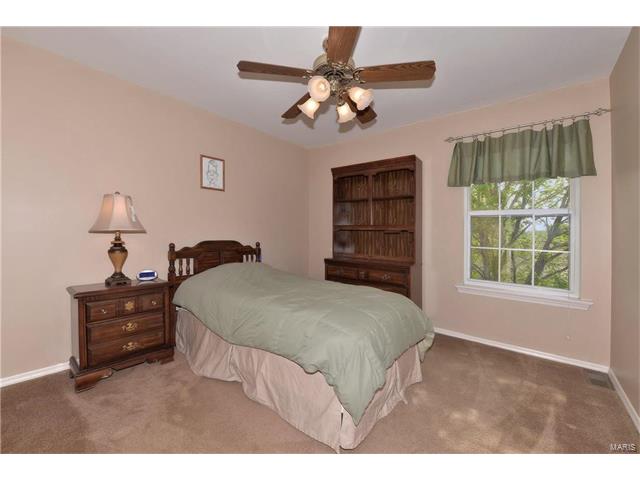 13046 Barrett Meadows Dr, Ballwin, MO 63021 photo 11